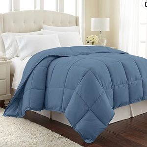 SouthShore Queen Coronet Blue Comforter